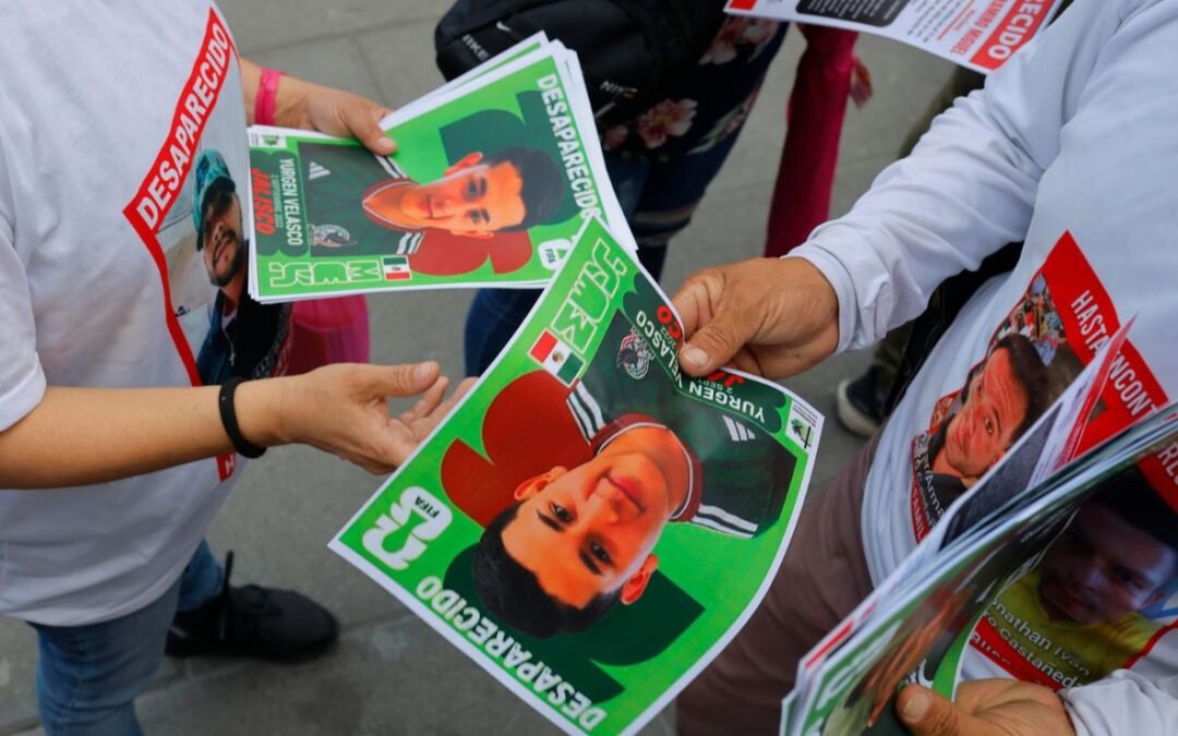 Crean álbum del Mundial con rostros de desaparecidos