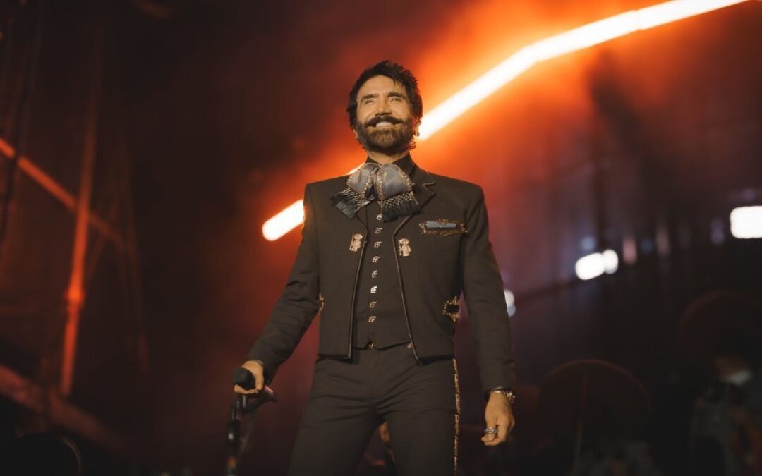 Será histórica la multitudinaria serenata que dio Alejandro Fernández en la Glorieta de La Minerva de Guadalajara por la fiesta  del Mundial de Fútbol.
