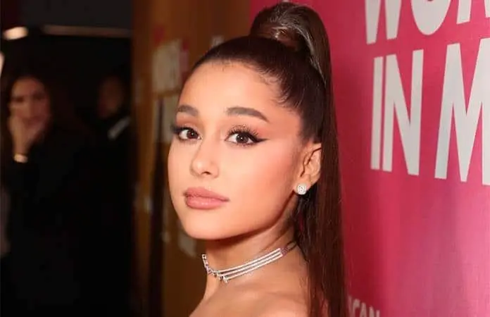 Arranca Ariana Grande gira soltera; rompió con Ethan Slater