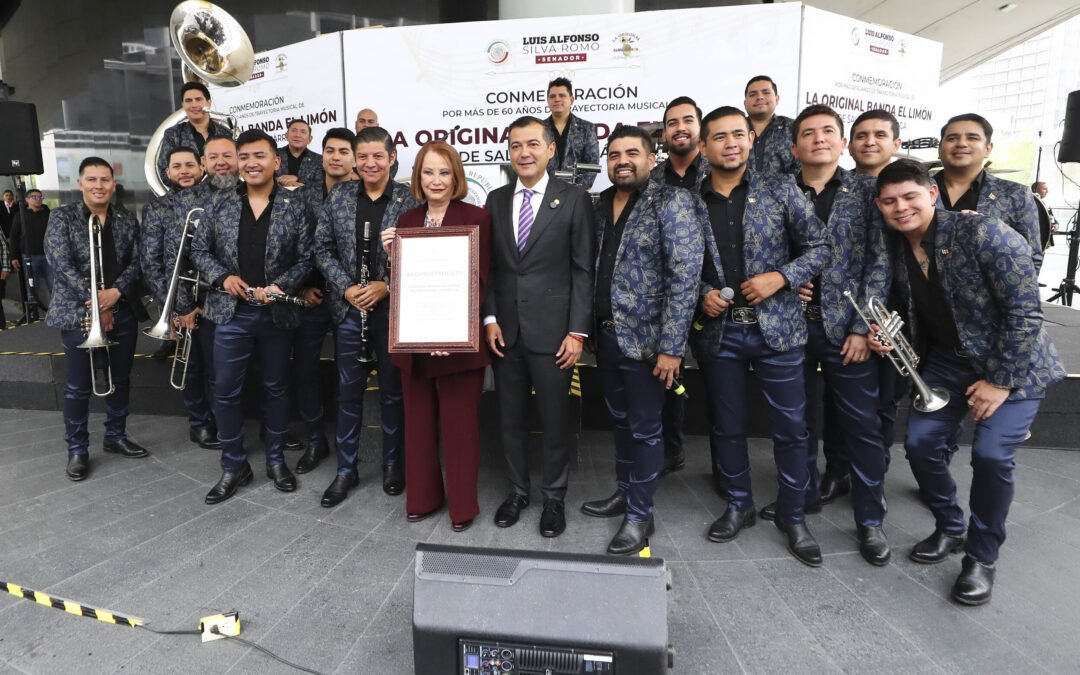 Reconocen trayectoria musical de La Original Banda El Limón