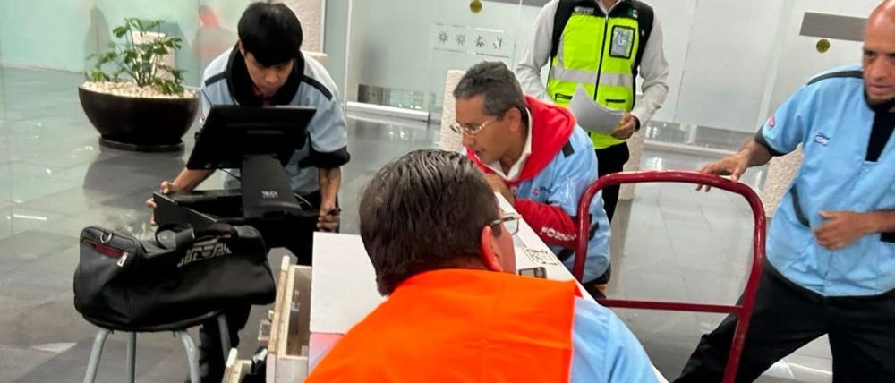 Denuncia Casadey desalojo ilegal y robo tras reacomodo de taxis en el AICM