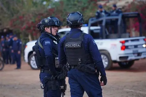 Detienen a ocho policías municipales de Coeneo, Michoacán