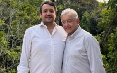 ‘Soy hijo de quienes aman’: AMLO reaparece en foto con Andy López Beltrán