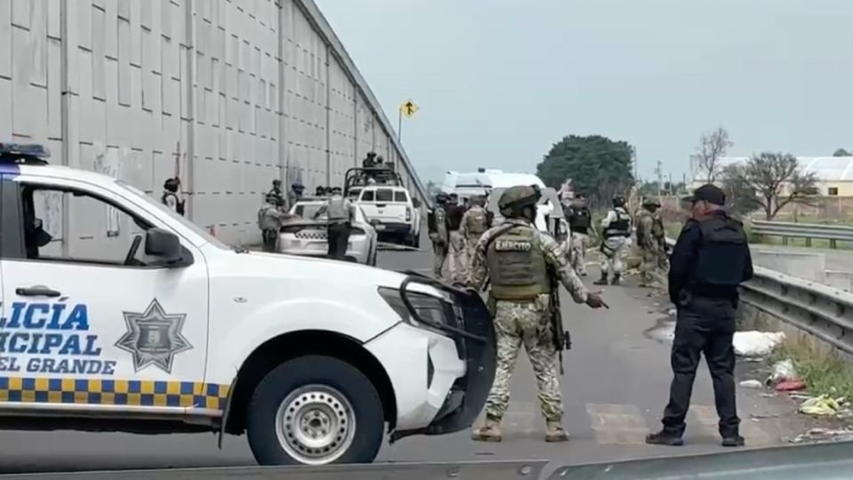Abandonan los cuerpos de 3 personas torturadas entre Apaseo el Grande-Celaya