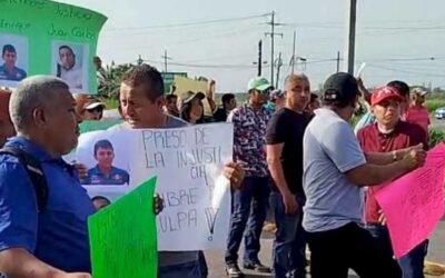 Familiares de policías detenidos por el caso de Roxana Guzmán en Veracruz acusan que son chivos expiatorios