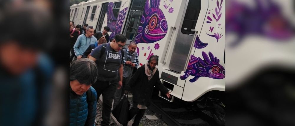 Falla en el Tren Ligero ‘El Ajolote’ deja usuarios varados a días del Mundial 2026