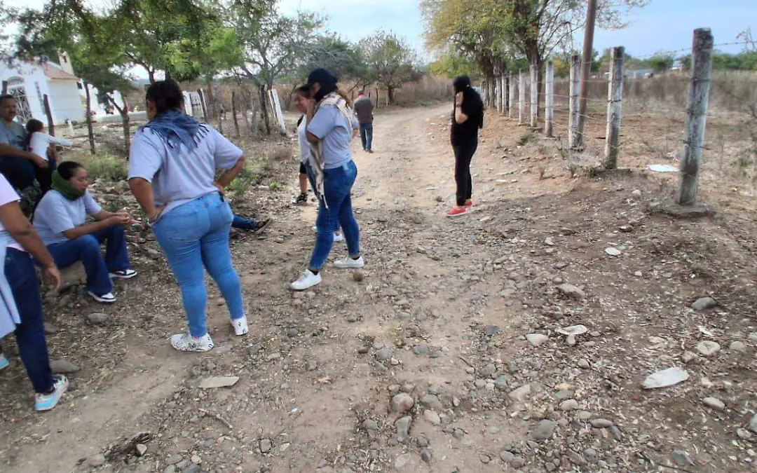 Hallan 3 osamentas en fosas clandestinas de Rosario, Sinaloa