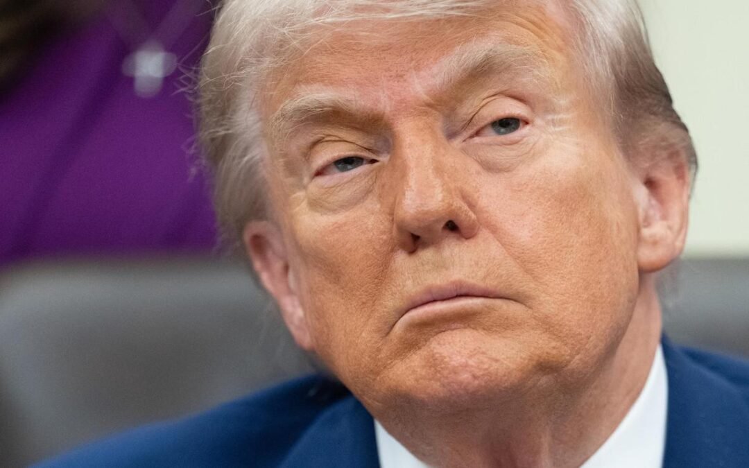 Frena Juez cobro de 100 mil dólares a visas H-1B impuesto por Trump