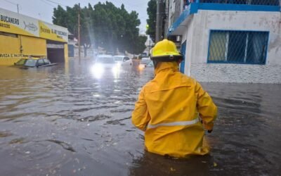 Lluvias en Puebla dejan un muerto y negocios inundados