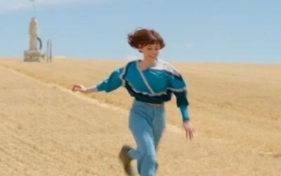 Jenna Ortega y Amy Adams aparecen en primer vistazo a la emotiva distopía de Taika Waititi, ‘Klara y el Sol’