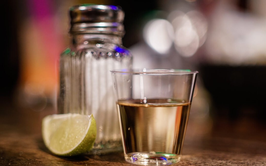 Tequila adulterado suma 6 muertos en Guanajuato