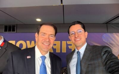 Velasco y Rubio dialogan brevemente durante la final del Mundial en Nueva Jersey