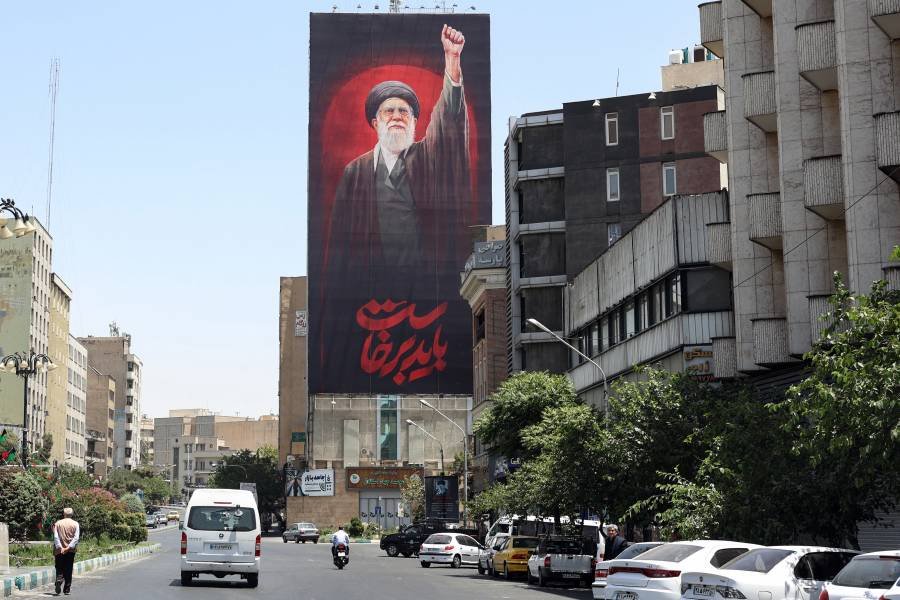 Los dirigentes iraníes rinden tributo al difunto guía supremo Alí Jamenei
