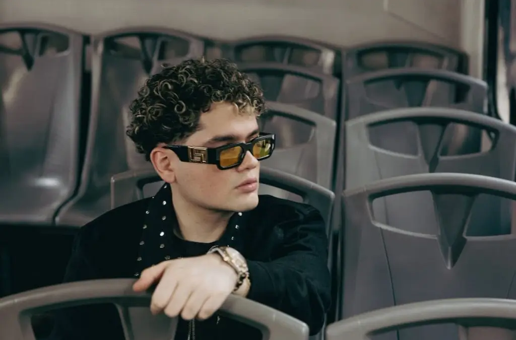 Jasiel Núñez rompe esquemas y estrena «Bandido Estrella» rumbo a su nuevo álbum