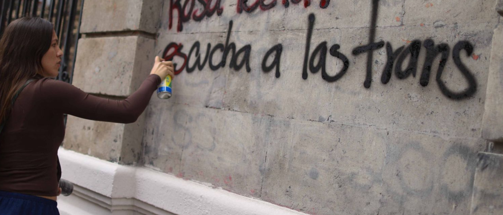 Retiran plantón de comunidad trans en Bucareli tras acuerdo con Segob; reabren circulación