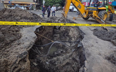 ¿Cuándo terminarán las obras? ‘Nace’ socavón por drenaje obsoleto en colonia Del Valle