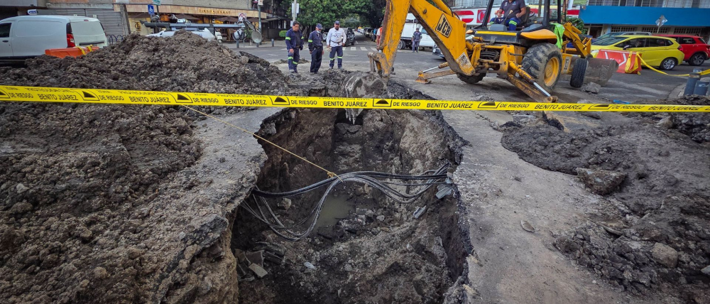 ¿Cuándo terminarán las obras? ‘Nace’ socavón por drenaje obsoleto en colonia Del Valle