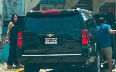 Cuestionan a Esthela Damián por recorrer comunidades de Guerrero en camioneta «machuchona»