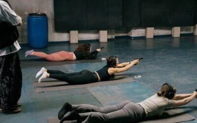 Zen y pólvora: La inusual fusión de yoga y tiro semiautomático en Moscú