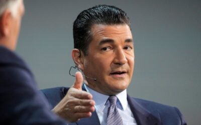 “El mayor brote en la historia”: exdirector de la FDA vincula cilantro y perejil mexicanos a crisis de diarrea explosiva