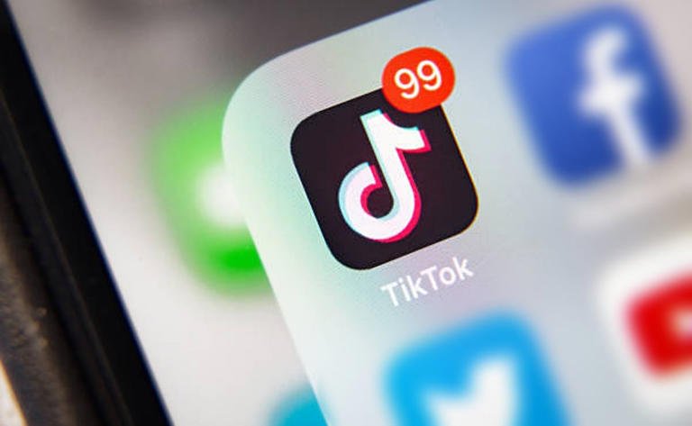 Va PT por prohibir que menores usen TikTok; advierte dependencia tecnológica