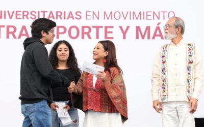 Reparte la Jefa de Gobierno de CDMX casi 20 mil becas para transporte a universitarios.