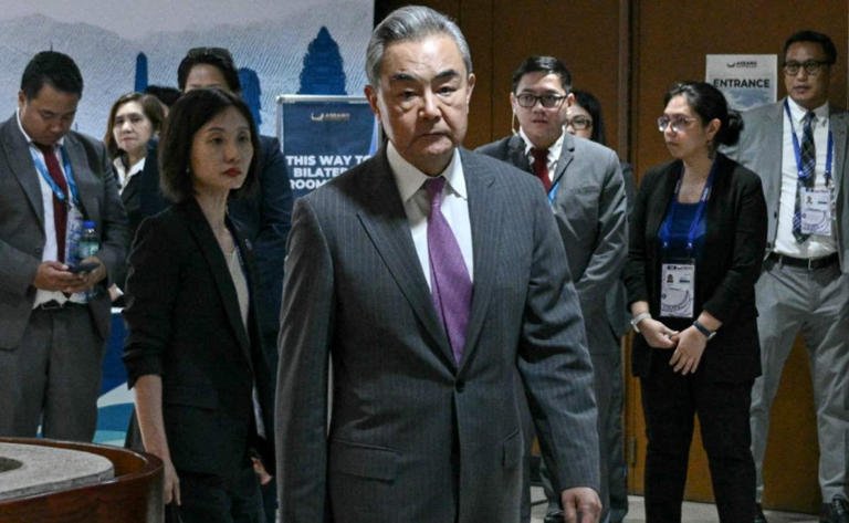 China exige a EU respeto a sus intereses fundamentales; Wang Yi presiona a Marco Rubio en Manila