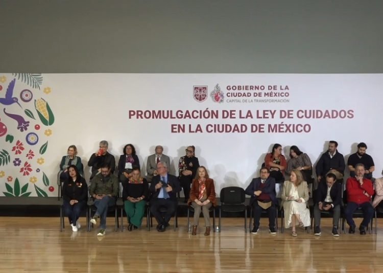 Promulga Clara Brugada la Ley de Cuidados en la Ciudad de México