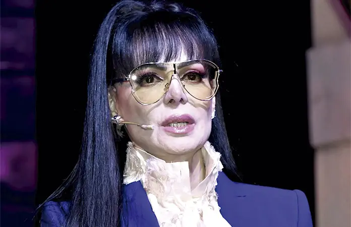 Abraza Maribel Guardia a Aylín Mujica tras muerte de su hijo