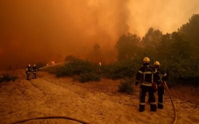 Incendio en Girona, Francia, deja 75 bomberos heridos y 240 casas destruidas; fuego obliga a realizar 220 mil desalojos
