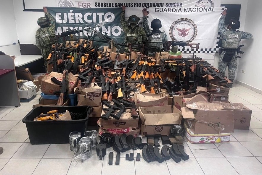 Un arsenal y casi 275 mil cartuchos aseguran el Ejército, GN y FGR en Sonora.
