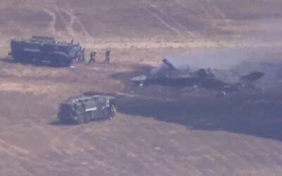 Avión de combate se estrella en una base militar de California