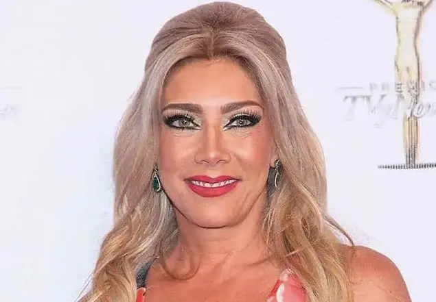 Revela Cynthia Klitbo que padece enfermedad de Hashimoto