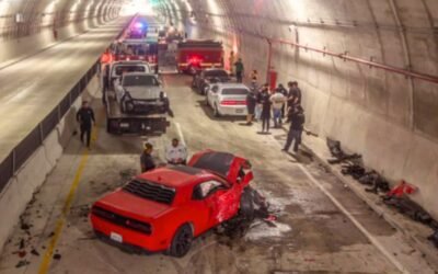 Autos deportivos protagonizan carambola en Tijuana