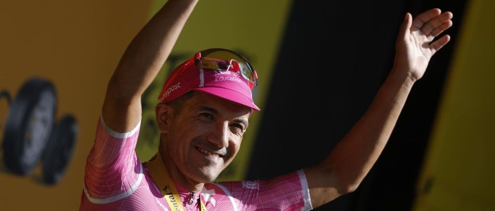 Carapaz conquista la montaña en Francia; Del Toro conserva el podio
