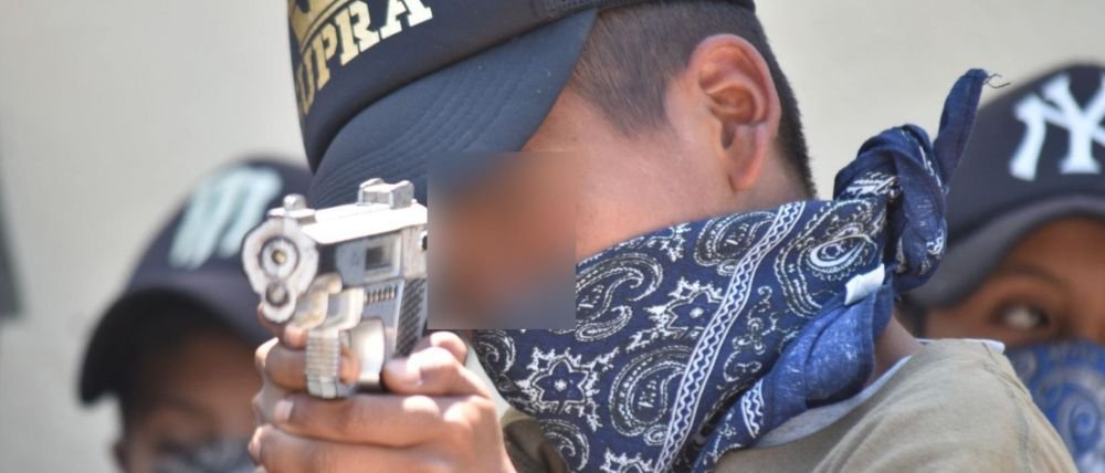 Crimen organizado diversifica métodos de reclutamiento de adolescentes