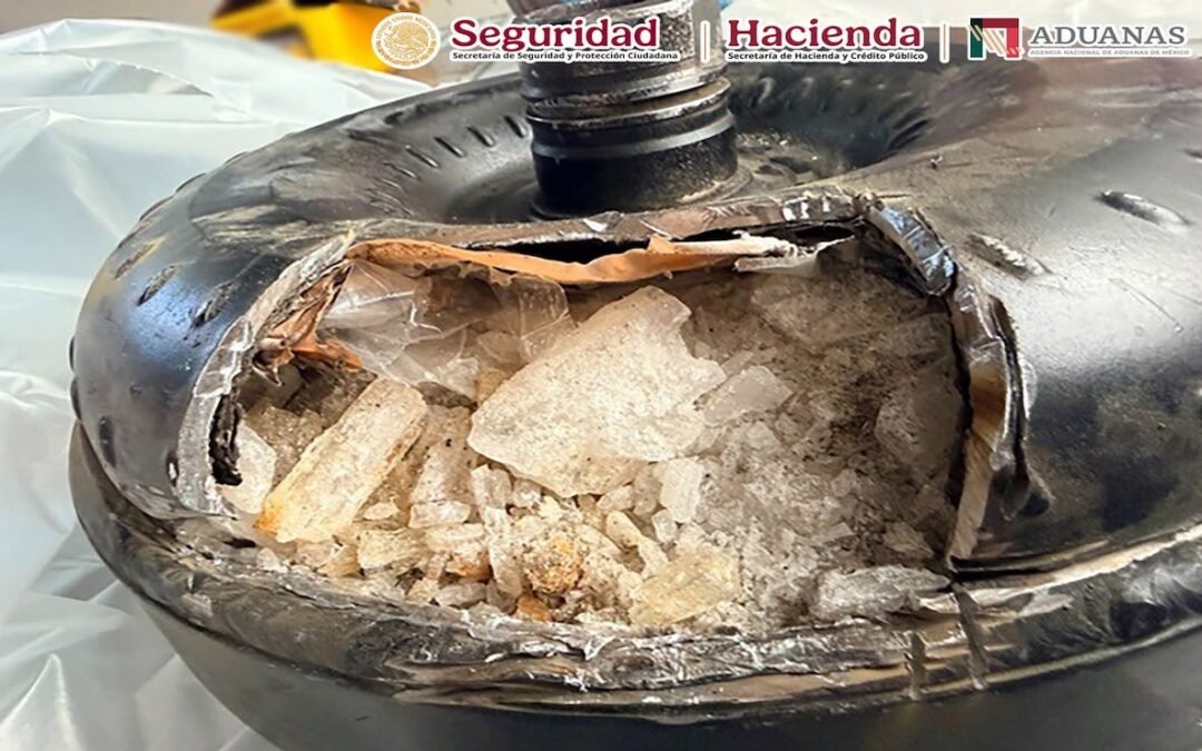 Descubren tres kilos de presunta metanfetamina en aeropuerto de Toluca