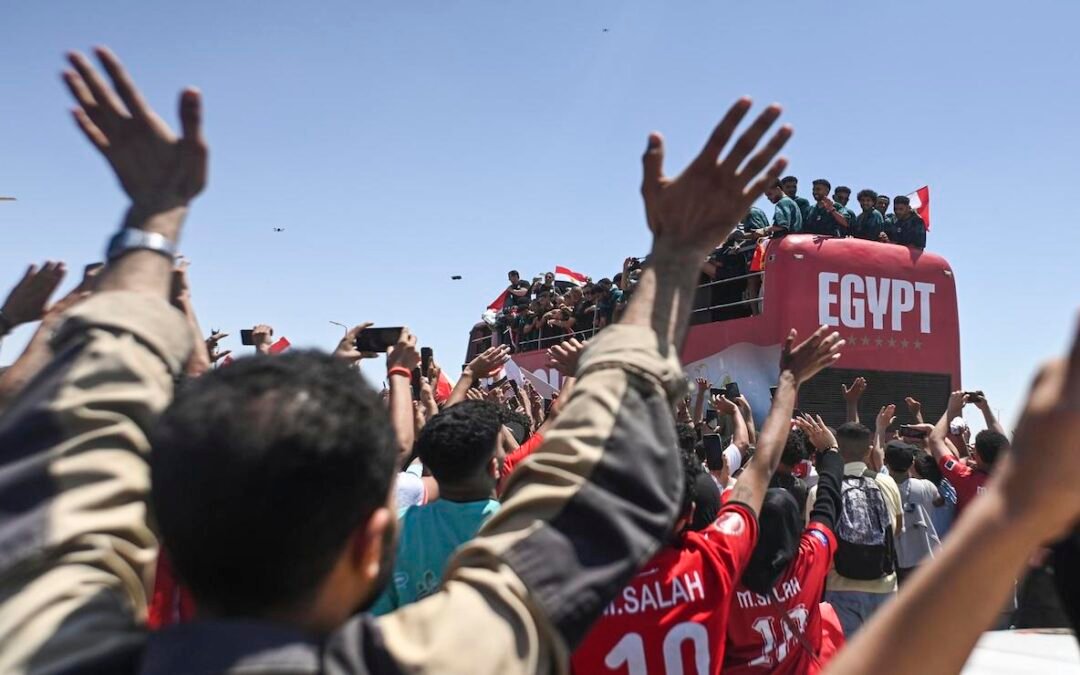 Egipto recibe como héroes a los ‘Faraones’ tras su histórico Mundial y la sospechosa eliminación ante Argentina