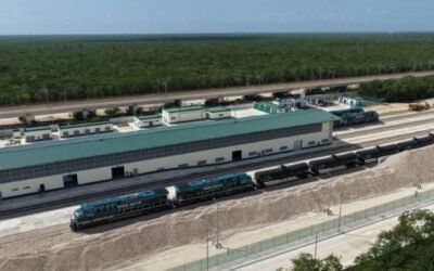 Llegan las primeras 12 locomotoras del Tren Maya de carga
