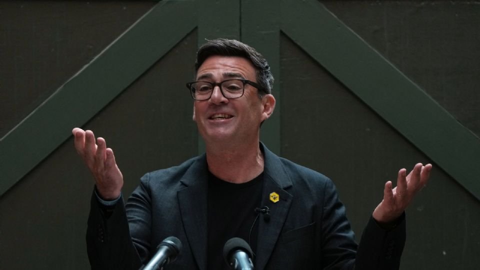 Andy Burnham se convertirá en el primer ministro de Reino Unido tras asumir el liderazgo del Partido Laborista
