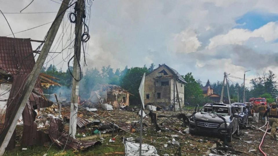 Registran al menos 10 muertos y casi un centenar de lesionados tras un ataque ruso a un campo militar cerca de Kyiv