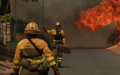 Incendios en Francia y España provocan evacuaciones masivas de más de 90 mil personas; huyen hasta en barco