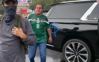 Asamblea Antimundialista vandaliza camioneta de Cuauhtémoc Blanco cuando se dirigía al México vs Inglaterra