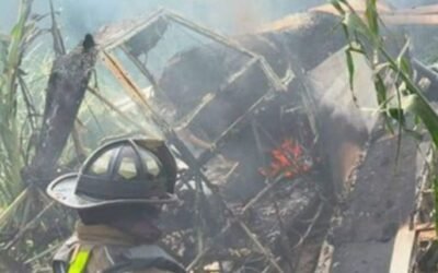 Sobrevive piloto tras caída de aeronave fumigadora en San Juan del Río, Querétaro