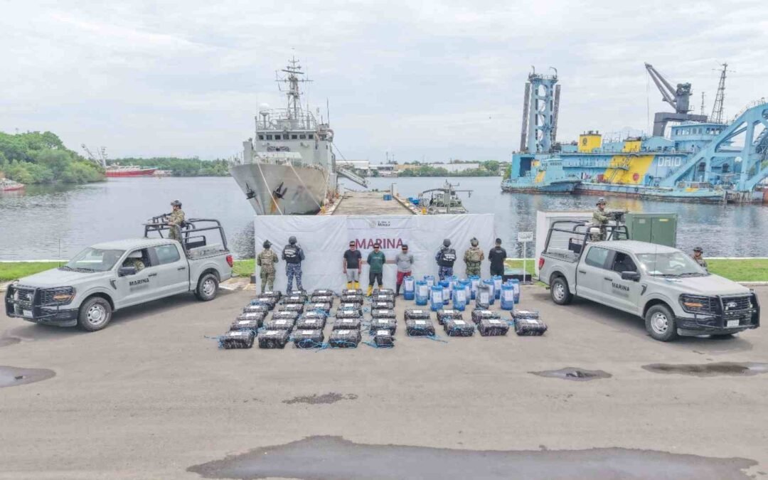Aseguran más de una tonelada de presunta cocaína frente a costas de Chiapas