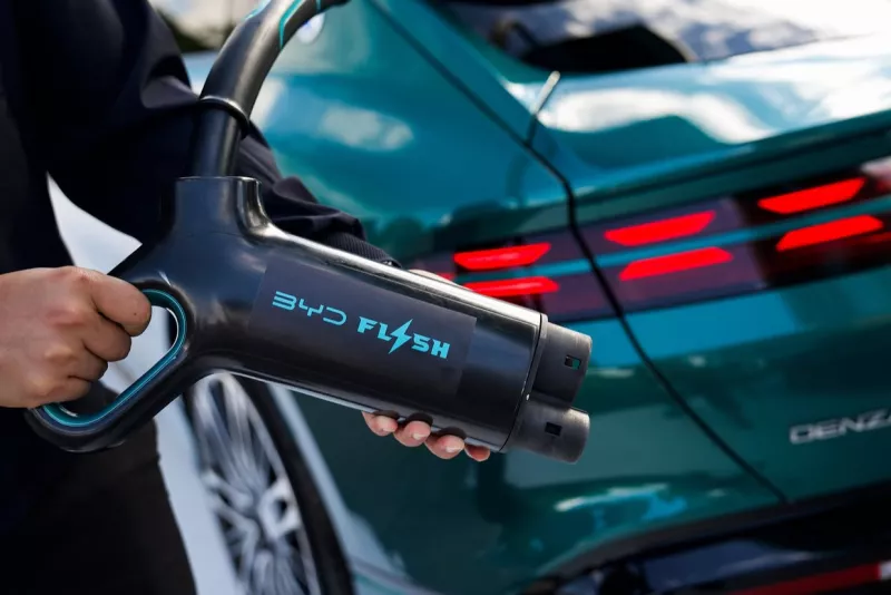 BYD traerá a México sus cargadores ultrarrápidos capaces de recargar autos eléctricos en apenas cinco minutos