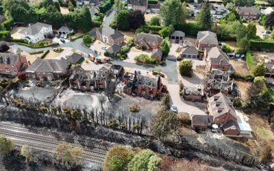 Destruye incendio cerca de Birmingham 19 edificios y deja 20 heridos
