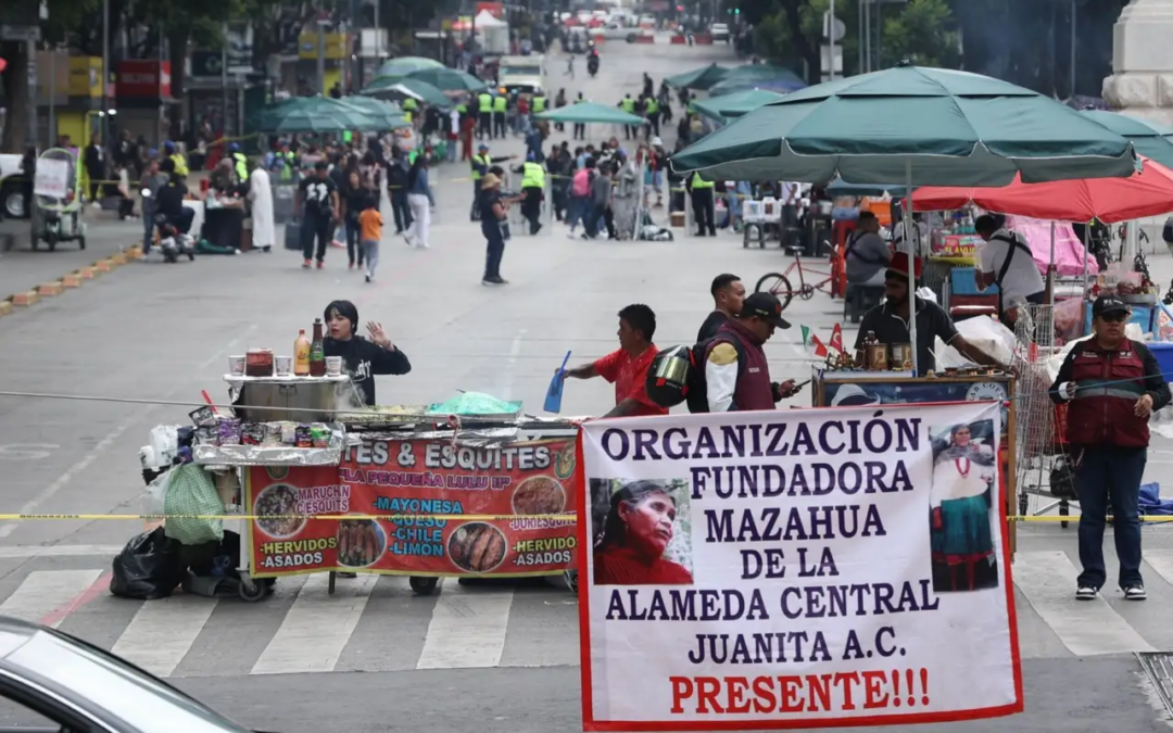 Comerciantes ambulantes exigen espacios para vender en Alameda Central