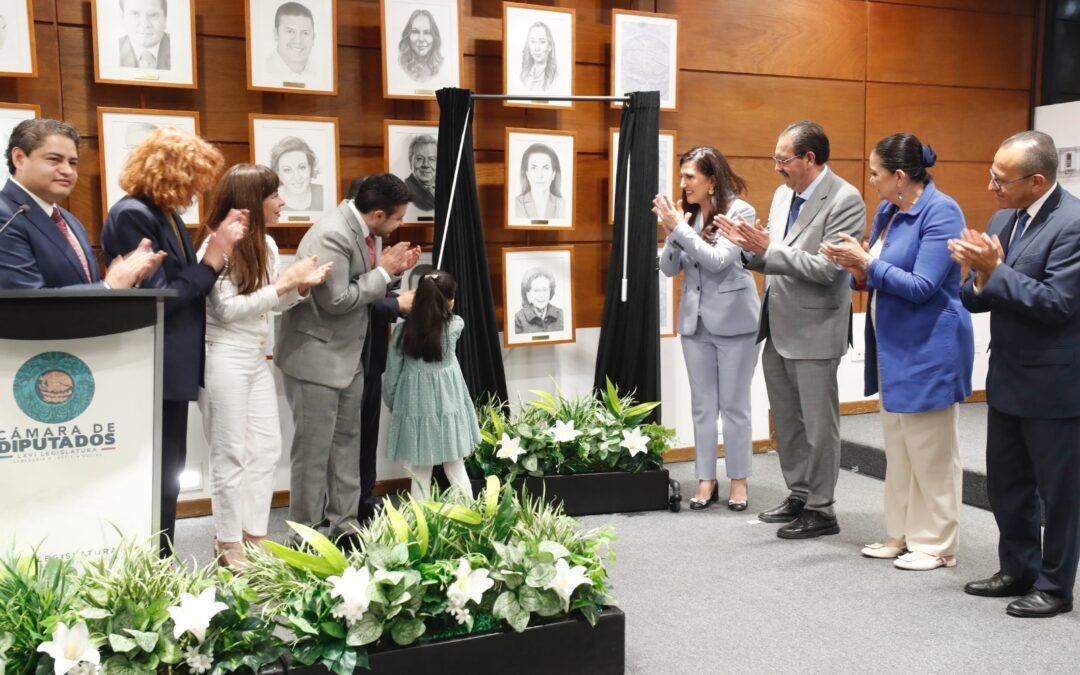 Devela fotografía de Ifigenia Martínez en la galería de presidentas y presidentes de la Mesa Directiva de la C. de Diputados