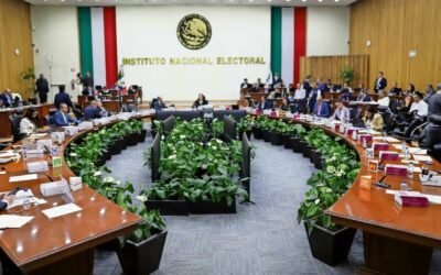 Taddei corre del INE a 836 profesionales en 6 meses